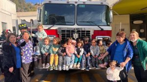 Bomberos de Viña del Mar visitaron a los niños y niñas del Hospital Dr. Gustavo Fricke en el marco del Día Nacional del Bombero